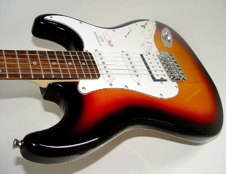 E-Gitarre-Aria-Modell-STG-004-SSH-sunburst-_0002.jpg