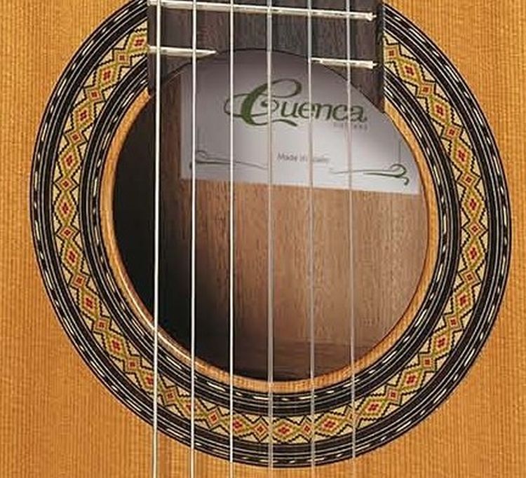 klassische-Gitarre-Cuenca-Modell-30CE1-Cut-PU-Zede_0002.jpg